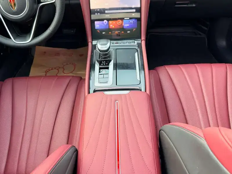 2023 Hongqi H5 с пробегом 36 000 км