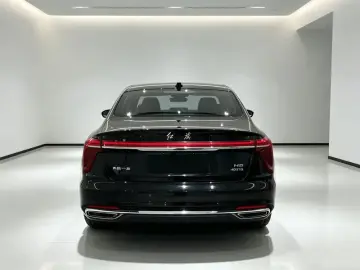 2023 Hongqi H5 с пробегом 28 000 км
