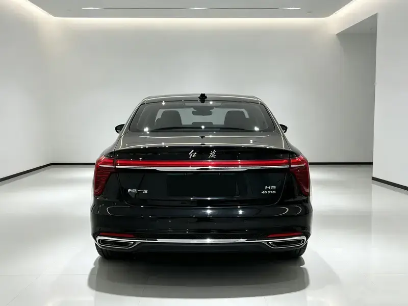 2023 Hongqi H5 с пробегом 28 000 км