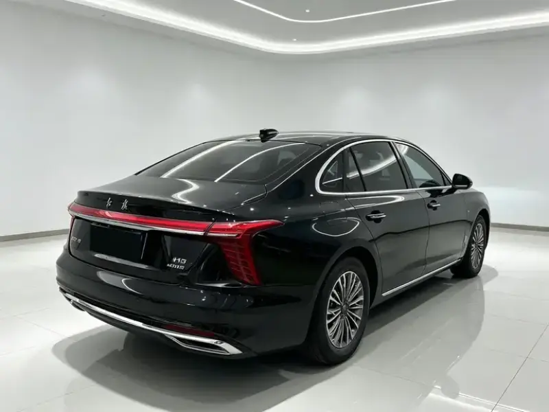 2023 Hongqi H5 с пробегом 28 000 км