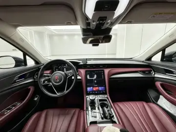 2023 Hongqi H5 с пробегом 28 000 км