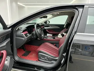 2023 Hongqi H5 с пробегом 28 000 км