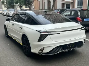 2024 Hongqi H6 с пробегом 15 000 км