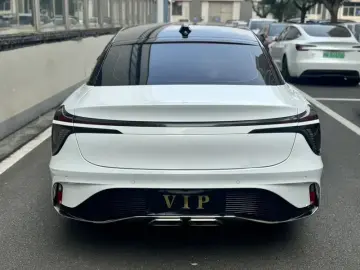 2024 Hongqi H6 с пробегом 15 000 км