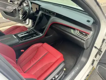 2024 Hongqi H6 с пробегом 15 000 км
