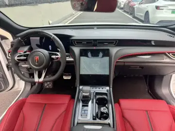 2024 Hongqi H6 с пробегом 15 000 км