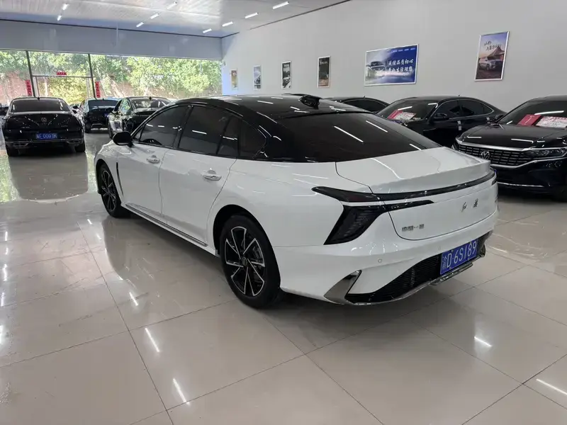 2024 Hongqi H6 с пробегом 2 000 км