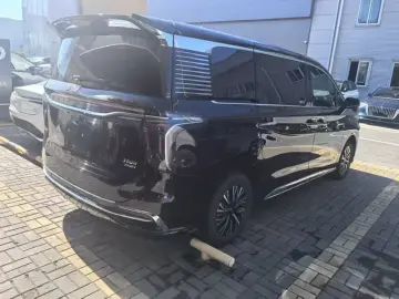 2024 Hongqi HQ9 с пробегом 38 000 км