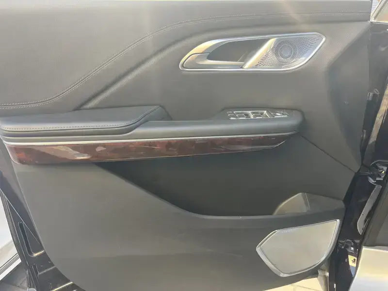2024 Hongqi HQ9 с пробегом 38 000 км