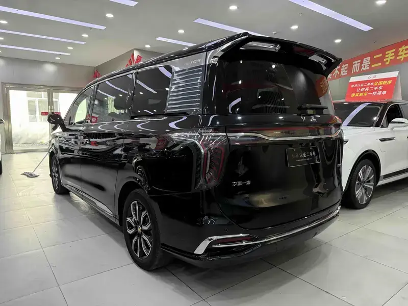 2022 Hongqi HQ9 с пробегом 97 000 км