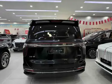 2022 Hongqi HQ9 с пробегом 97 000 км