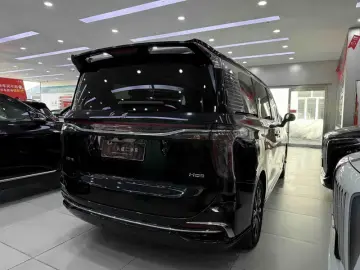 2022 Hongqi HQ9 с пробегом 97 000 км