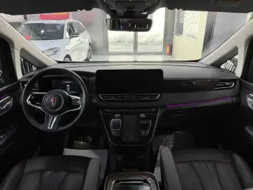 2022 Hongqi HQ9 с пробегом 97 000 км