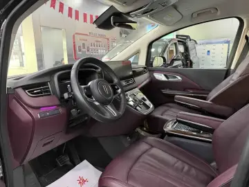 2022 Hongqi HQ9 с пробегом 97 000 км