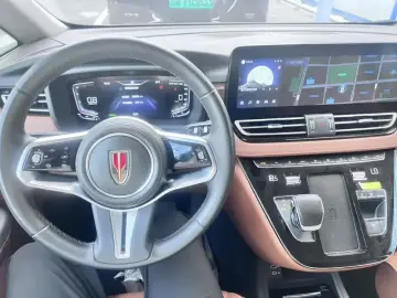 2022 Hongqi HQ9 с пробегом 18 500 км