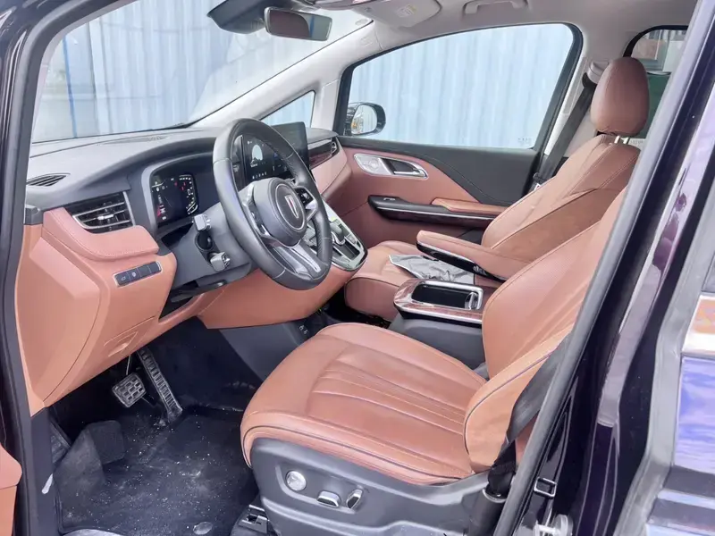 2022 Hongqi HQ9 с пробегом 18 500 км