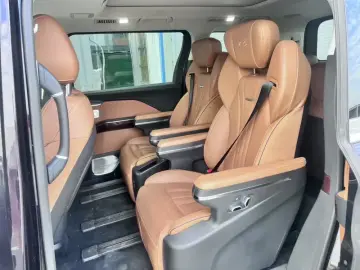 2022 Hongqi HQ9 с пробегом 18 500 км