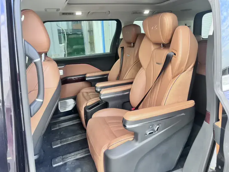 2022 Hongqi HQ9 с пробегом 18 500 км
