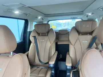 2022 Hongqi HQ9 с пробегом 18 500 км