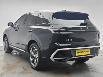 2025 Hongqi HS3 с пробегом 4 800 км