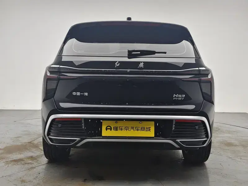 2025 Hongqi HS3 с пробегом 4 800 км