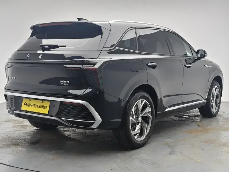 2025 Hongqi HS3 с пробегом 4 800 км