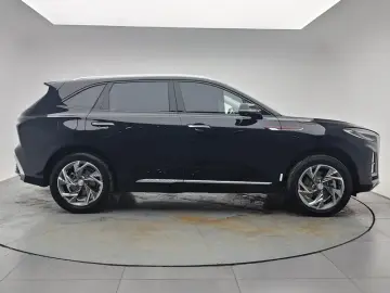 2025 Hongqi HS3 с пробегом 4 800 км