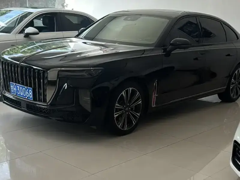 2024 Hongqi H9 с пробегом 9 800 км