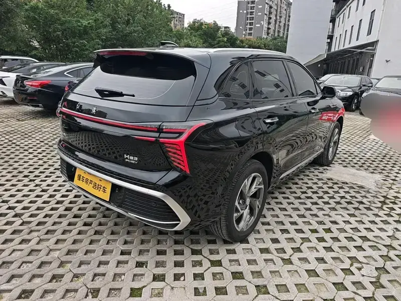 2025 Hongqi HS3 с пробегом 8 300 км