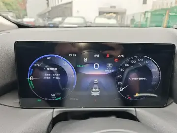 2025 Hongqi HS3 с пробегом 8 300 км