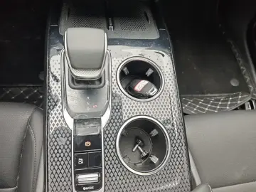 2025 Hongqi HS3 с пробегом 8 300 км