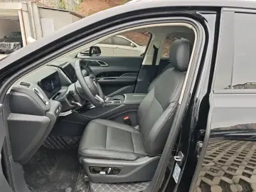 2025 Hongqi HS3 с пробегом 8 300 км