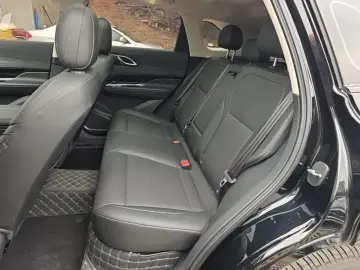 2025 Hongqi HS3 с пробегом 8 300 км