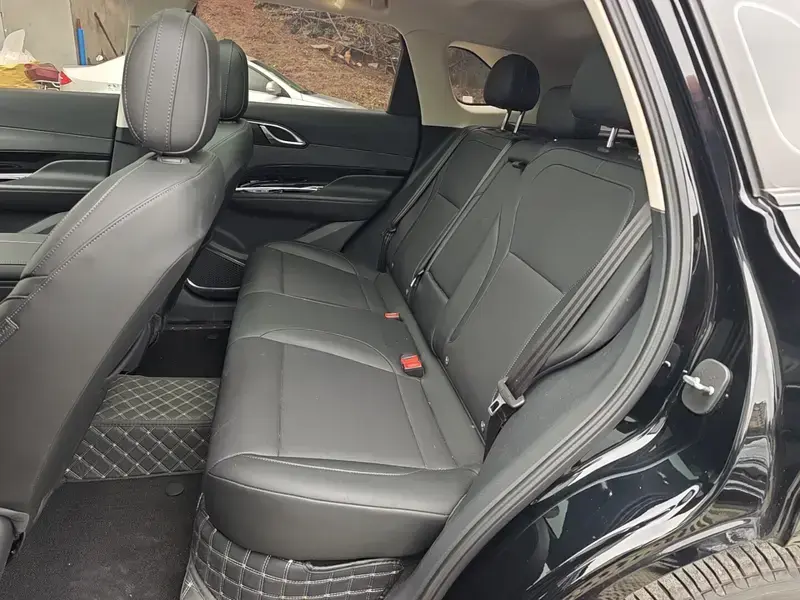 2025 Hongqi HS3 с пробегом 8 300 км