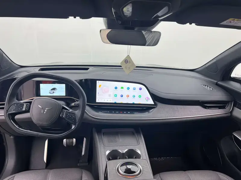 2025 Hongqi Tiangong 08 с пробегом 15 500 км