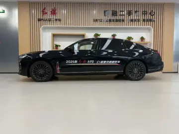 2025 Hongqi H9 с пробегом 2 000 км