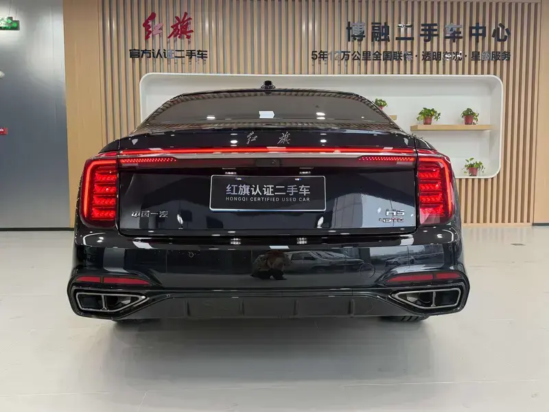2025 Hongqi H9 с пробегом 2 000 км