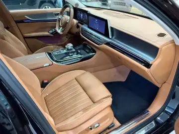 2025 Hongqi H9 с пробегом 2 000 км
