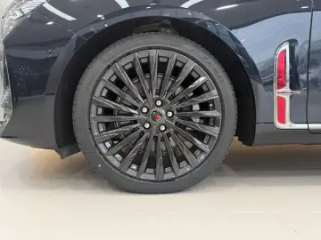 2025 Hongqi H9 с пробегом 2 000 км