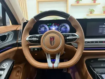 2025 Hongqi H9 с пробегом 2 000 км