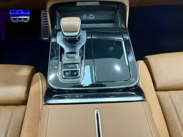 2025 Hongqi H9 с пробегом 2 000 км