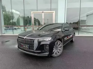 2025 Hongqi H9 с пробегом 6 000 км