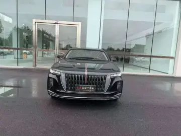 2025 Hongqi H9 с пробегом 6 000 км