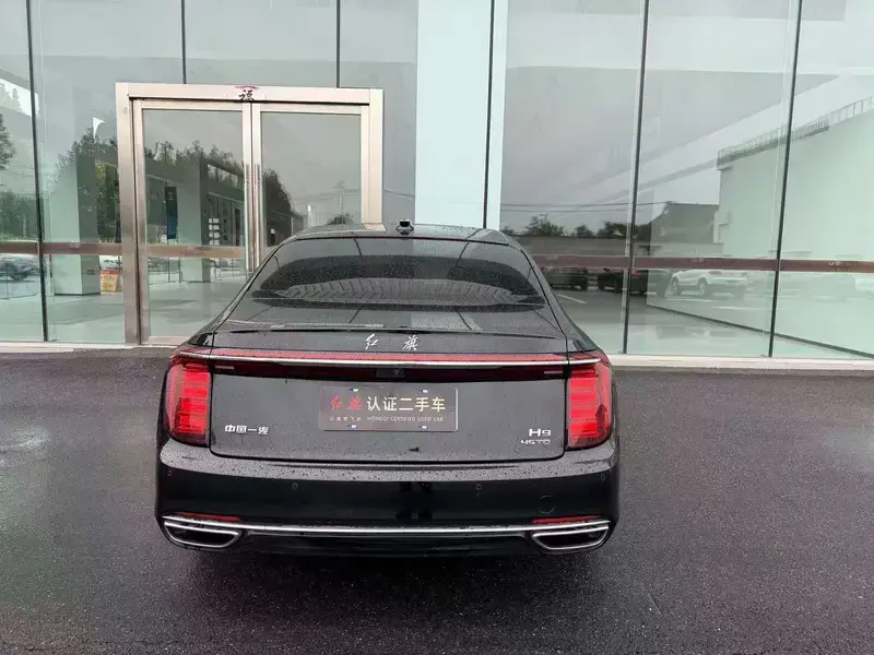 2025 Hongqi H9 с пробегом 6 000 км