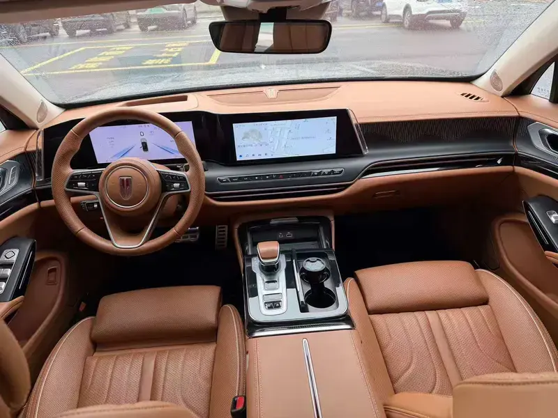 2025 Hongqi H9 с пробегом 6 000 км