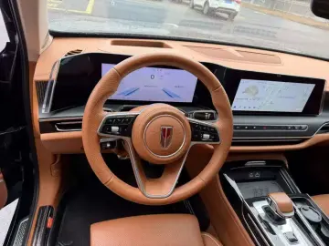 2025 Hongqi H9 с пробегом 6 000 км