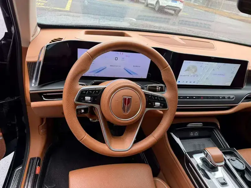 2025 Hongqi H9 с пробегом 6 000 км