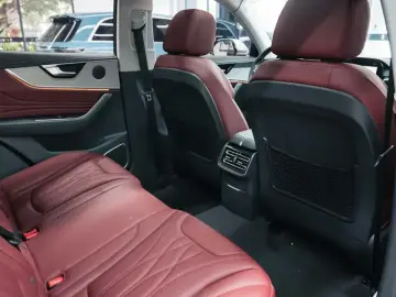 2025 Hongqi HS5 с пробегом 7 000 км