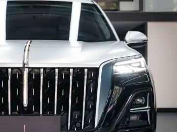 2025 Hongqi HS5 с пробегом 7 000 км