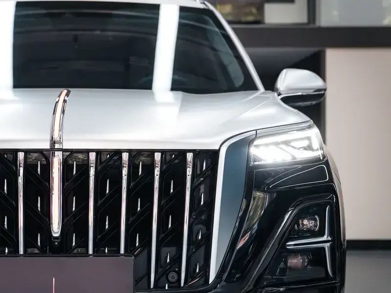 2025 Hongqi HS5 с пробегом 7 000 км